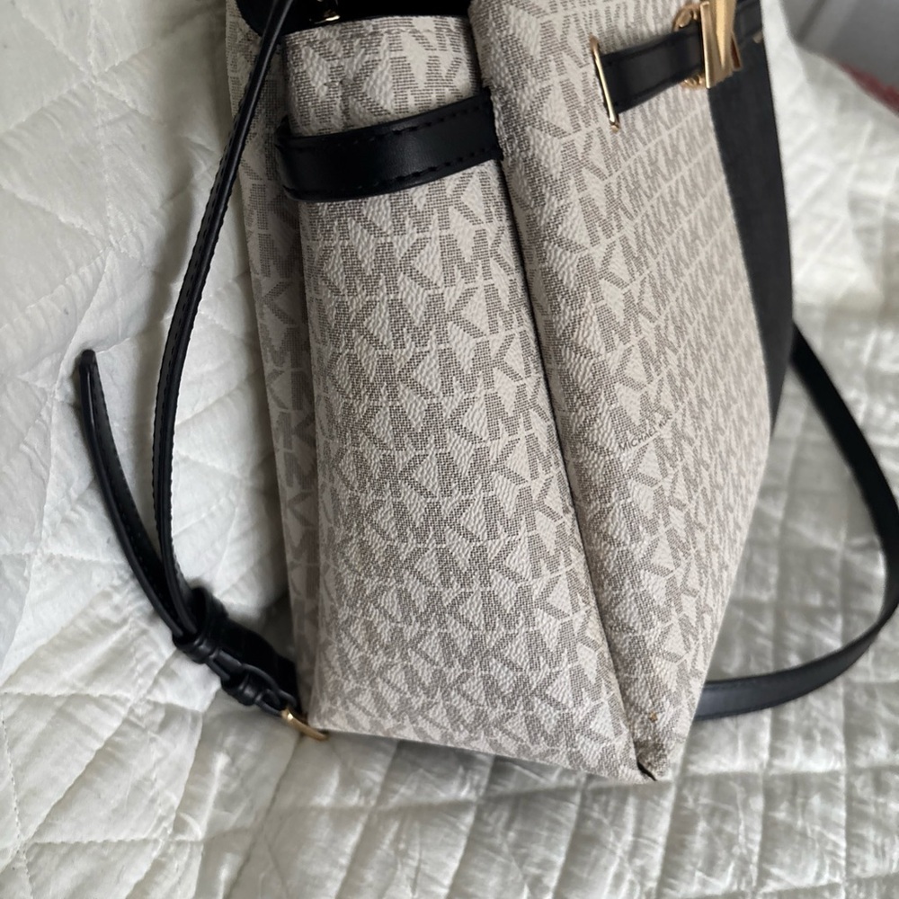 Michael Kors Reed TwoTone Large Bag Purse Black White(Vanilla) Gold Trim RARE - Picture 13 of 16